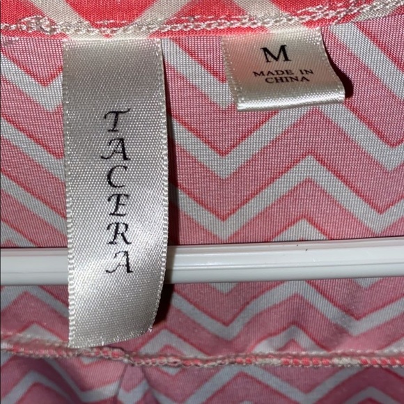 Tacera Women’s pink and white chevron shirt with gold zipper Size Medium - Picture 2 of 2